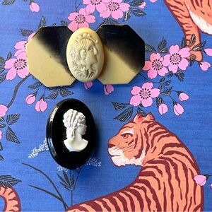 2 x vintage early plastic cameo brooches/pins READ